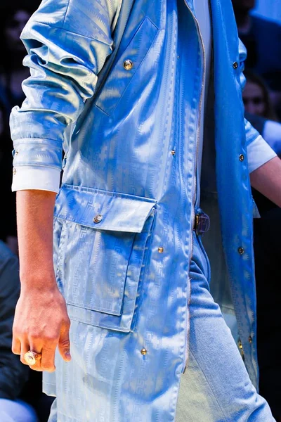 Look 24